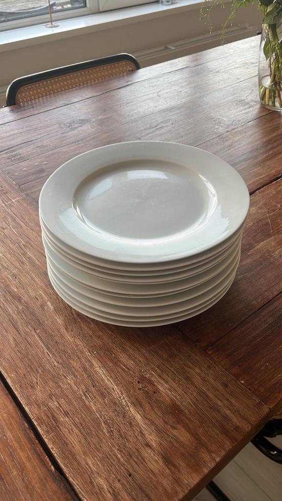 11 witte borden van IKEA, Huis en Inrichting, Gebruikt, Keramiek, Ophalen of Verzenden, Bord(en)
