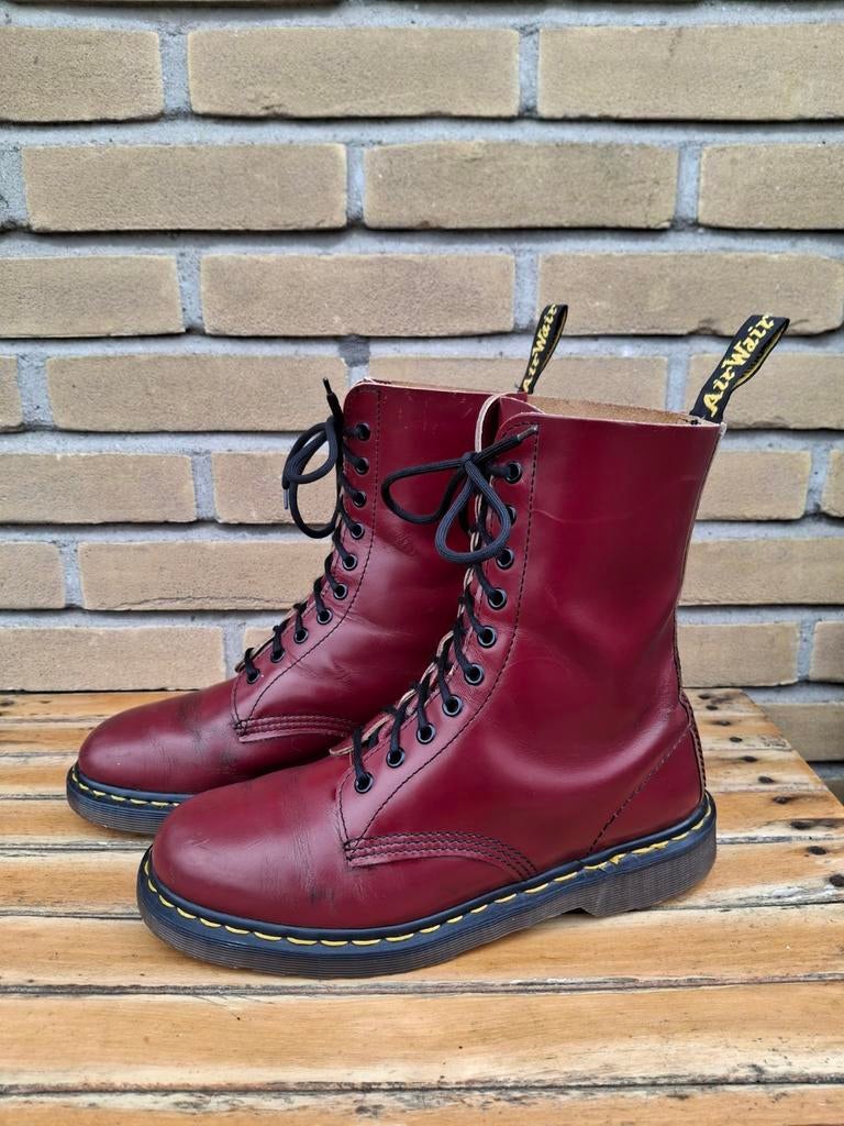 Dr. Martens Cherry red maat 41 MIE, Kleding | Dames, Schoenen, Gedragen, Lage of Enkellaarzen, Rood, Ophalen of Verzenden