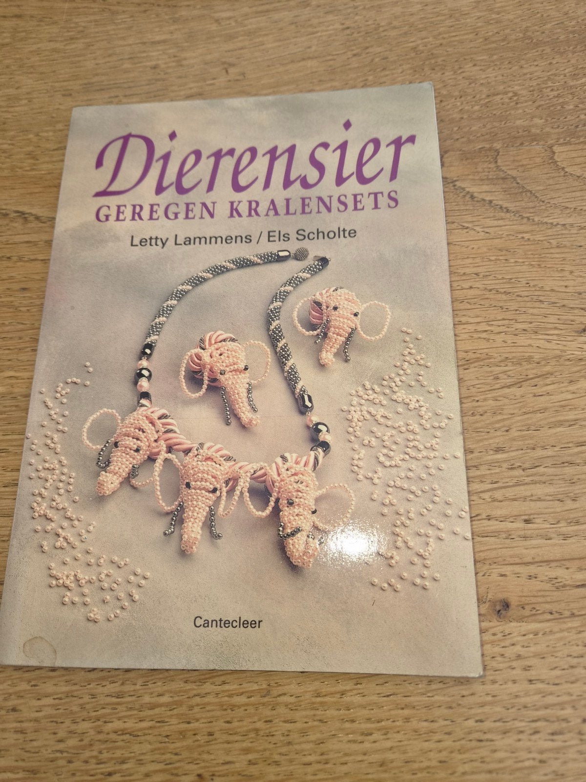 Dierensier: Geregen Kralensets - Sieraden maken, Ophalen of Verzenden, Gelezen, Sieraden maken, Letty Lammens en Els Scholte