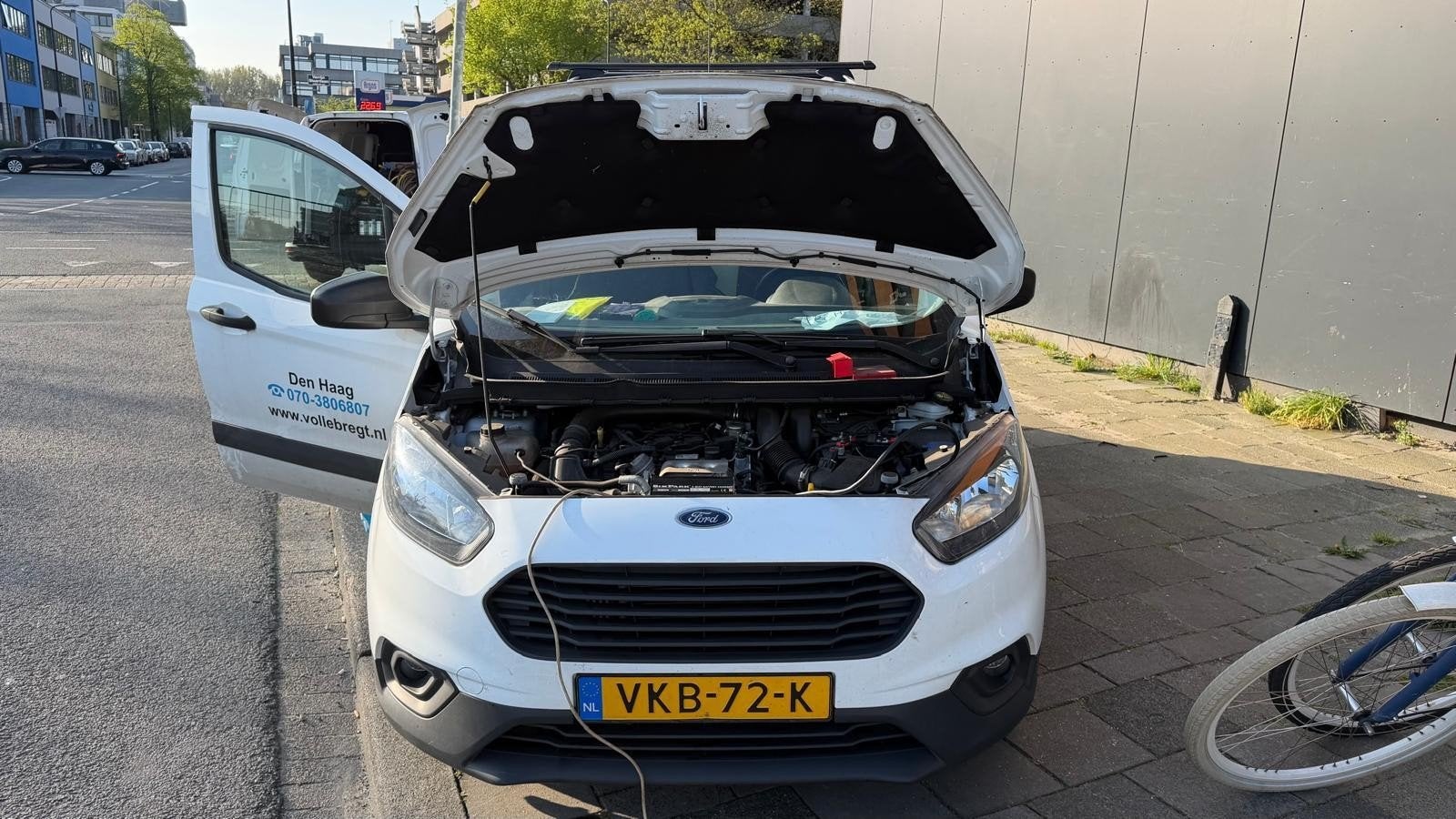 Ford Transit Courier GB 1.0 Ecoboost 100pk S&S 2021 Wit, Auto's, Bestelauto's, Voorwielaandrijving, 1225 kg, Wit, Origineel Nederlands