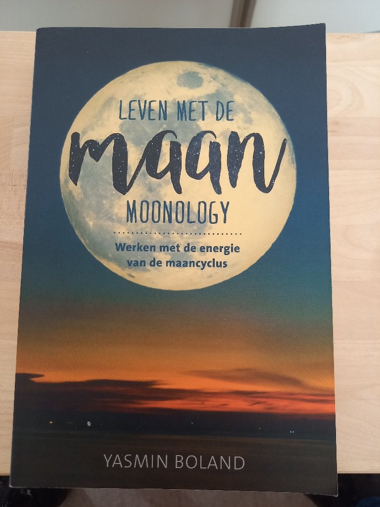 Leven met de Maan Moonology - Yasmin Boland, Boeken, Ophalen of Verzenden, Gelezen, Spiritualiteit algemeen, Overige typen