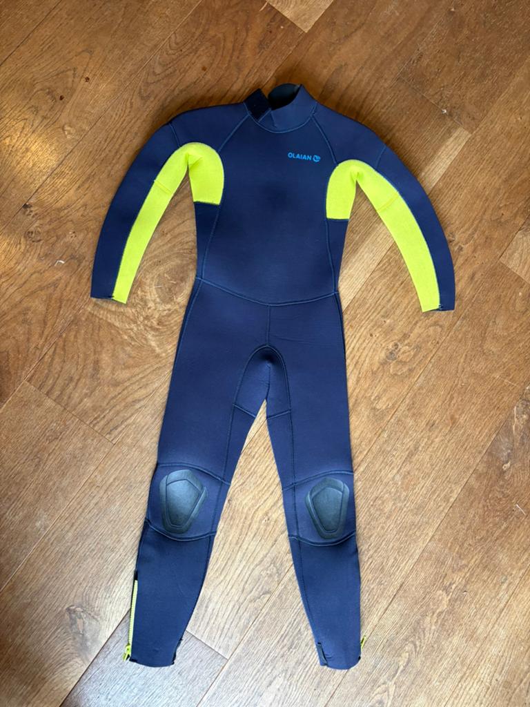 Wetsuit 4/3 kind 8 jaar (maat 128-133), Watersport en Boten, Watersportkleding, Ophalen, Zo goed als nieuw, Kind, Wetsuit