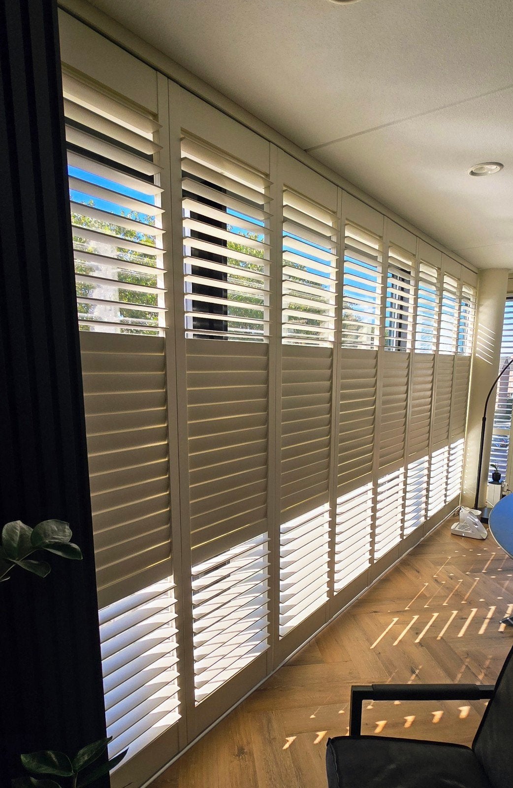Prachtige roomkleurige houten shutters - Veneta, Overige merken, Hout, Ophalen of Verzenden, Zo goed als nieuw