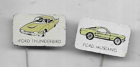2 AUTO SPELDEN FORD THUNDERBIRD FORD MUSTANG, Ophalen of Verzenden, Gebruikt, Merk, Speldje of Pin