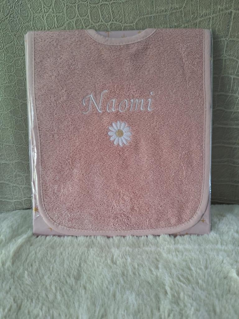 Kraamcadeau met naam slabbetje, knuffel, handdoek enz, Ophalen of Verzenden, Nieuw, Kraamcadeau