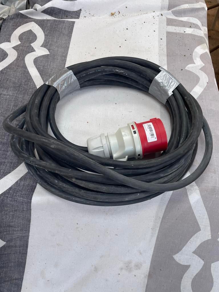 Krachtige CEE 3x2,5mm verlengkabel 5-polig, 32A, was 10m, Ophalen, Gebruikt, Kabel of Snoer