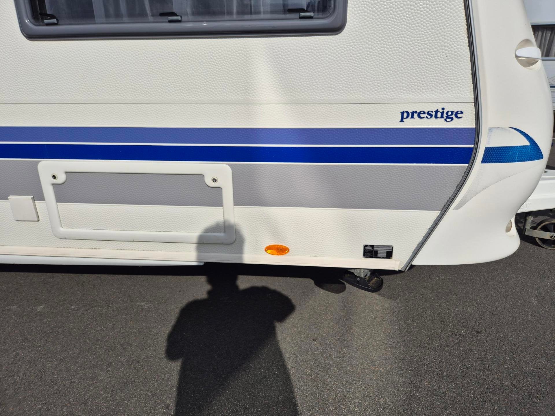 Hobby PRESTIGE 560 Kingsize Bed + Voortent Nw type 2e eig., Caravans en Kamperen, Rondzit, Hobby, Hobby, Bedrijf