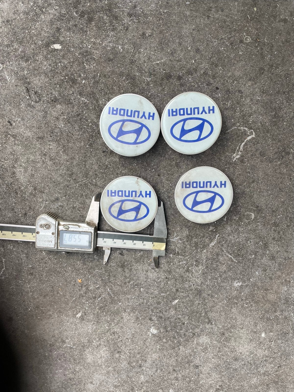 Nette 56 mm Hyundai naafdoppen (set van 4), Auto diversen, Wieldoppen, Ophalen of Verzenden, Gebruikt