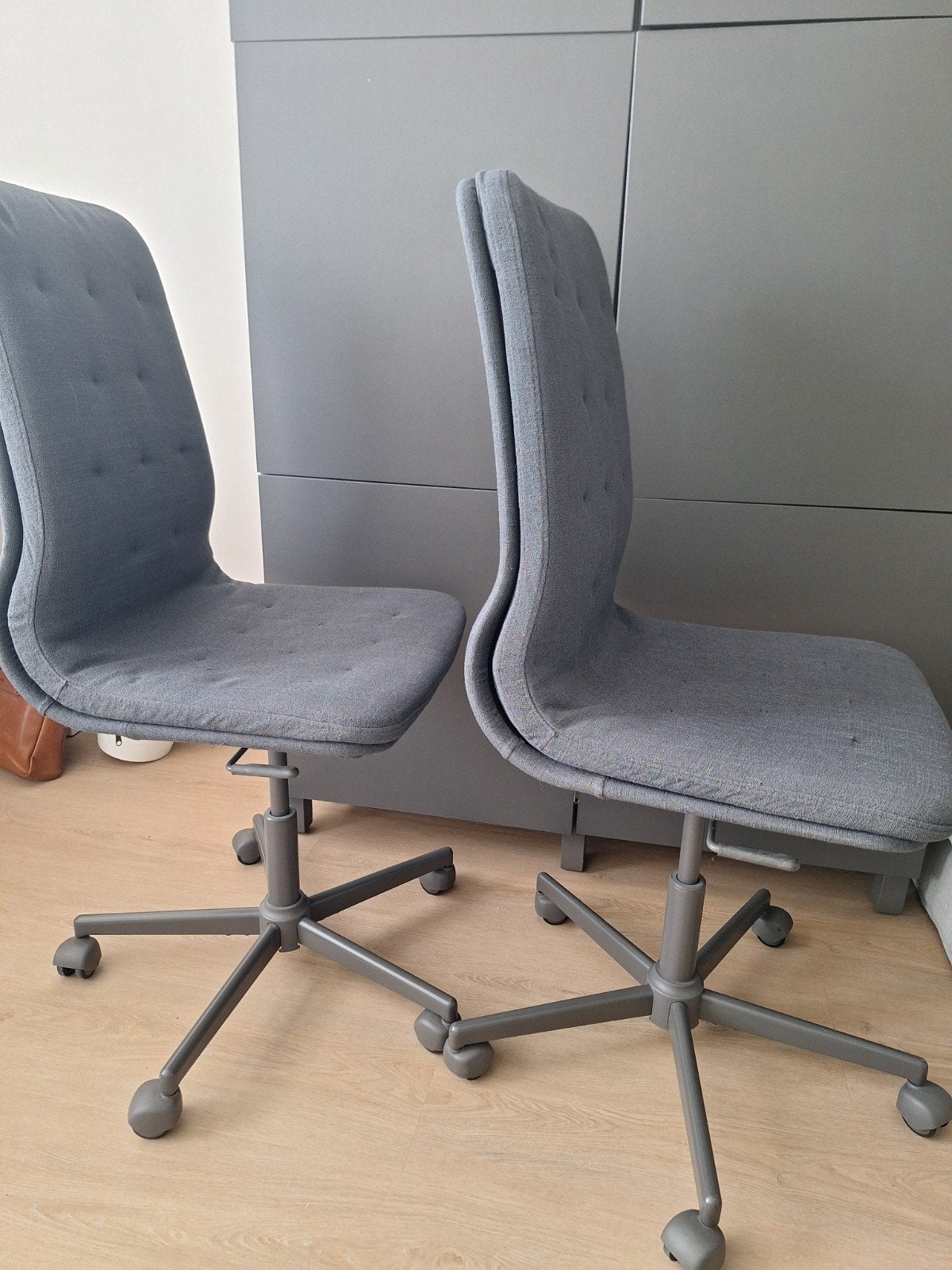 Twee grijze bureaustoelen IKEA gratis, Huis en Inrichting, Stoelen, Ophalen, Gebruikt, Twee, Stof