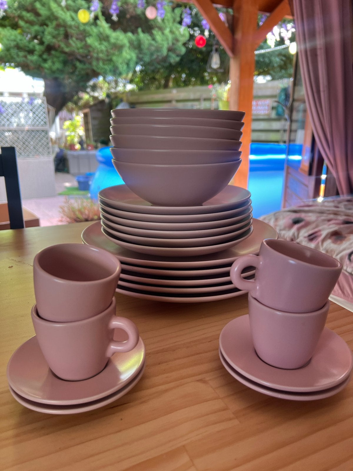 Roze servies set: borden, kommen, kopjes en schoteltjes, Ophalen, Gebruikt, Keramiek, Compleet servies