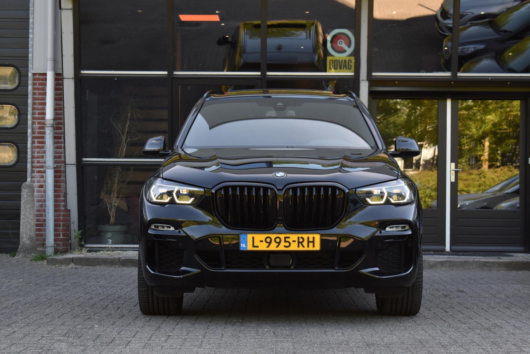 BMW X5 M50i M-Sport Pano Laser Skylounge HK 360Camera, Gebruikt, Met garantie (alle), Zwart, 530 pk