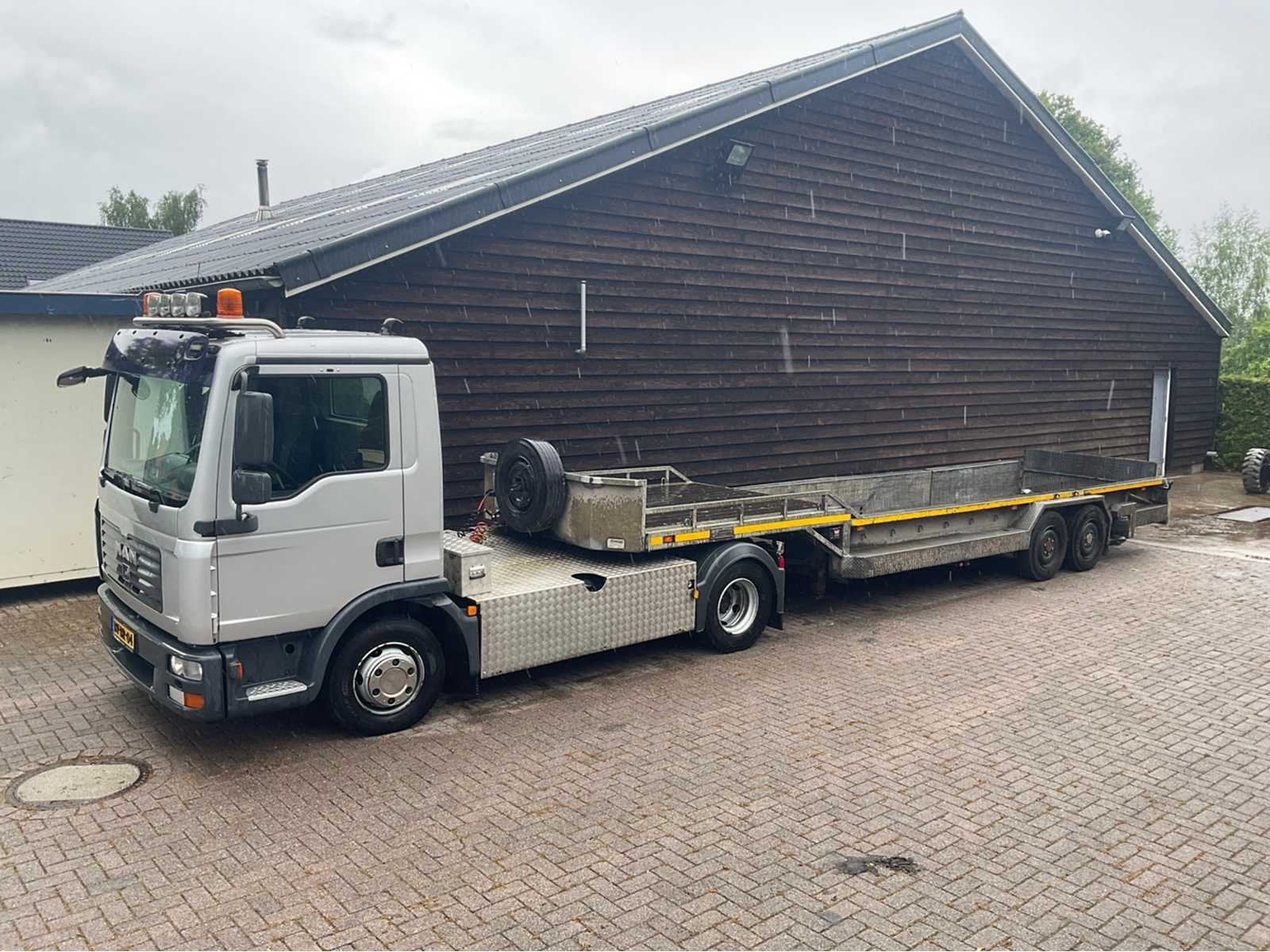 Man trekker met trailer veldhuizen - 2008 - 10-240 - Vrachtw, Auto's, Origineel Nederlands, Bedrijf, 2 stoelen, Euro 4