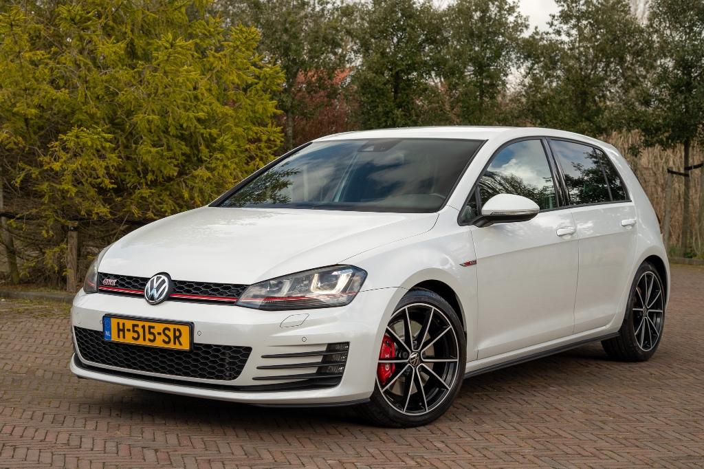 VW Golf 7 GTI Performance Oryx White-DSG-DYN-Keyless-Leder, Auto's, 4 cilinders, 1984 cc, Wit, Leder