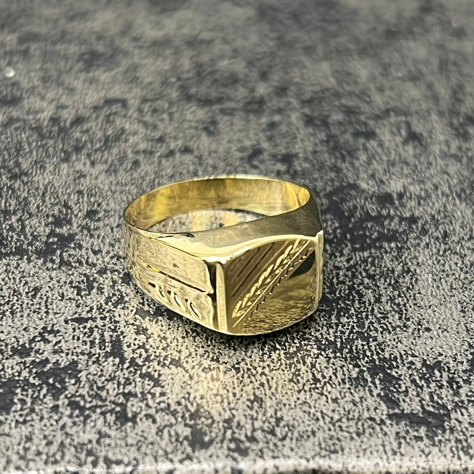 14k gouden zegelring prachtig ring, Ophalen of Verzenden, Zo goed als nieuw, Goud, Dame