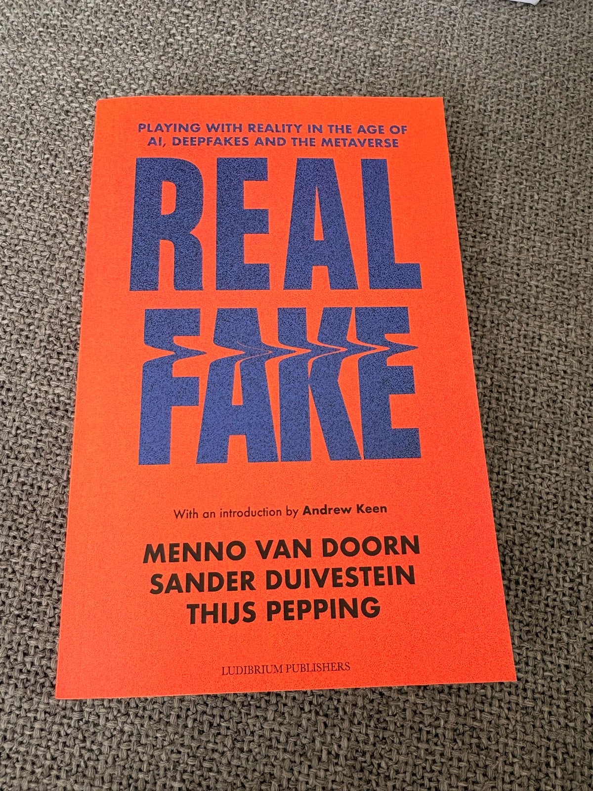Nieuw!! Real Fake: AI, Deepfakes en de Metaverse, Ophalen of Verzenden, Zo goed als nieuw, Nederland