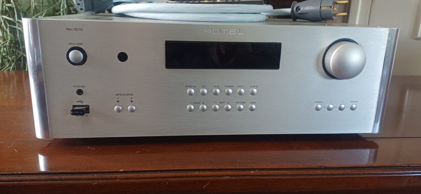 Rotel ra1570, Gebruikt, 60 tot 120 watt, Stereo, Ophalen