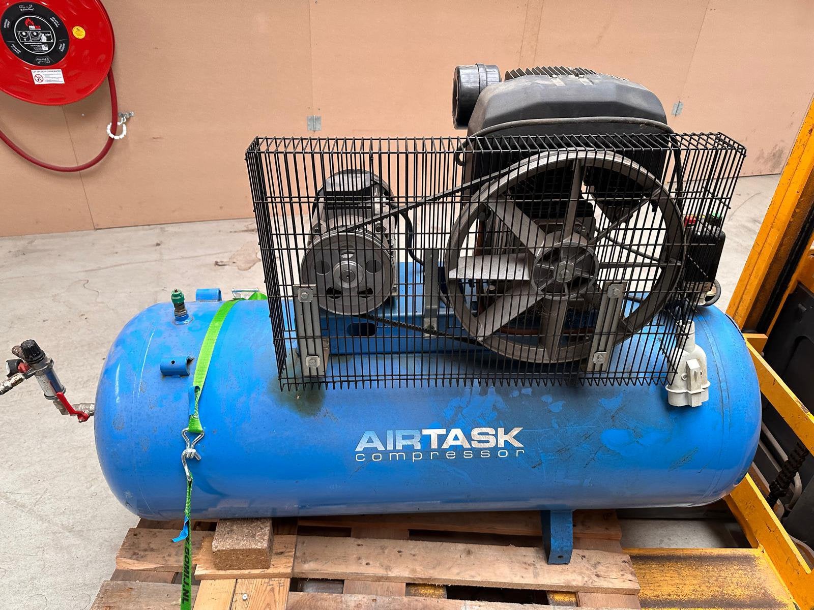 485 L/m 2,9kw 10 bar, Doe-het-zelf en Verbouw, Compressors, Gebruikt, 6 tot 10 bar, 100 liter of meer, 400 tot 800 liter/min