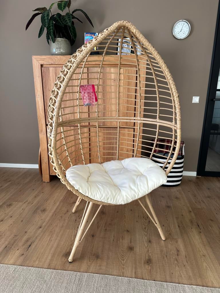 Loungestoel eggchair naturel incl zitkussen, Ophalen, Zo goed als nieuw, Kunststof