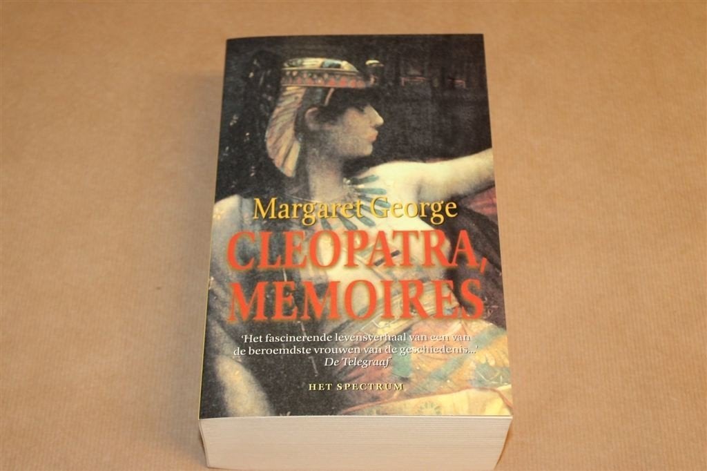 Cleopatra Memoires — Dik Boek, 2 Delen in 1, Margaret George, Boeken, Ophalen of Verzenden, Gelezen
