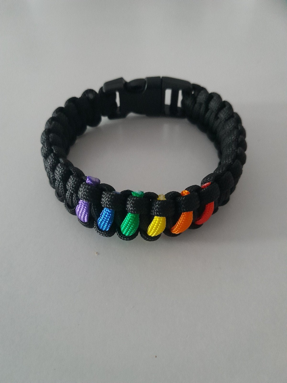 Gaypride armband €12,50, Sieraden, Tassen en Uiterlijk, Armbanden, Ophalen of Verzenden, Nieuw, Zwart, Kunststof of Plastic