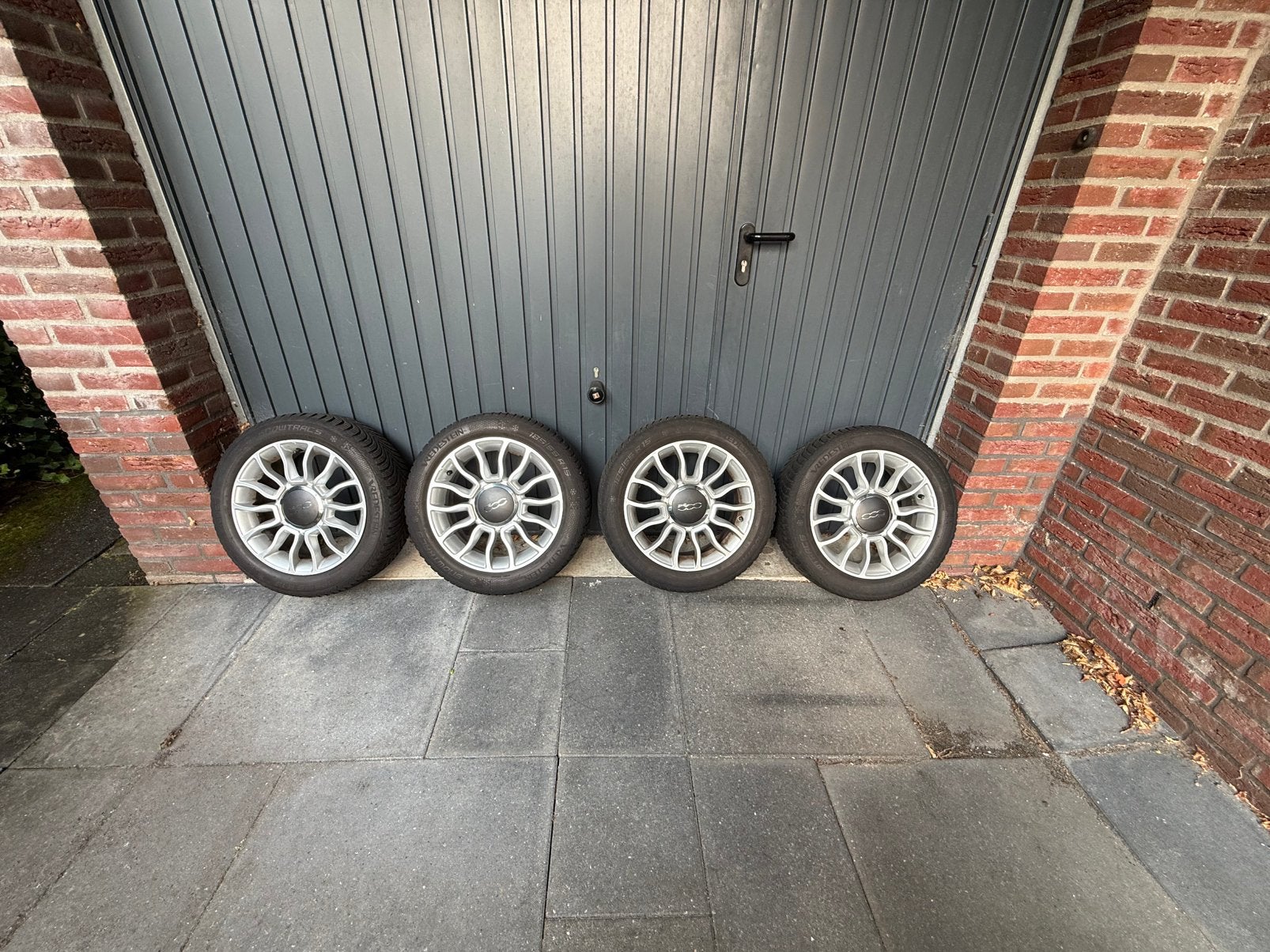 Winterbanden op velg Fiat 500, Auto-onderdelen, Banden en Velgen, Ophalen, Gebruikt, 15 inch, Banden en Velgen