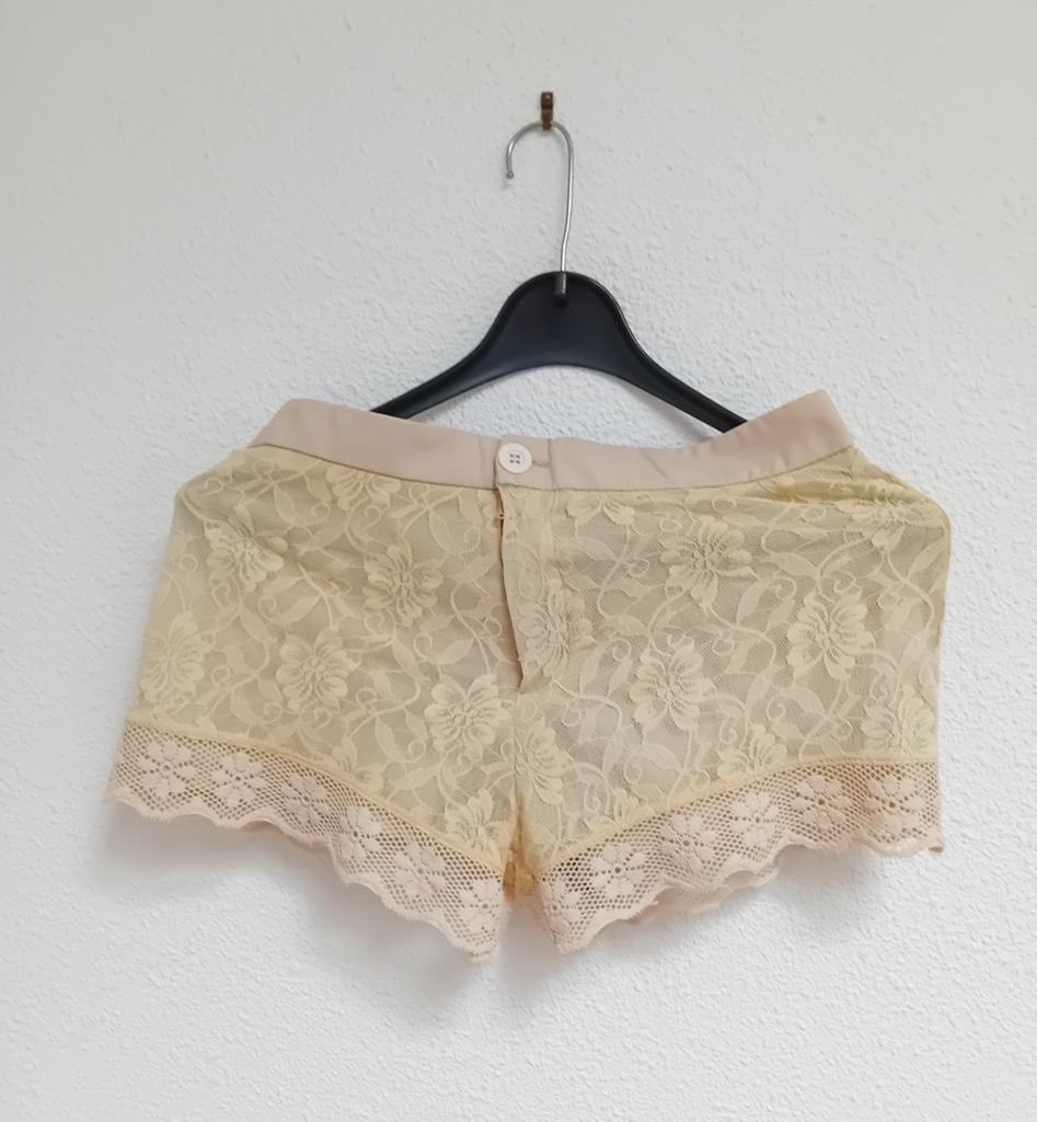 2x Shorts: Korte Broek met Kant & Lichtblauwe Short €3 pstuk, Kleding | Dames, Vivi Brand, Names OnCe, Kort, Beige, Ophalen of Verzenden