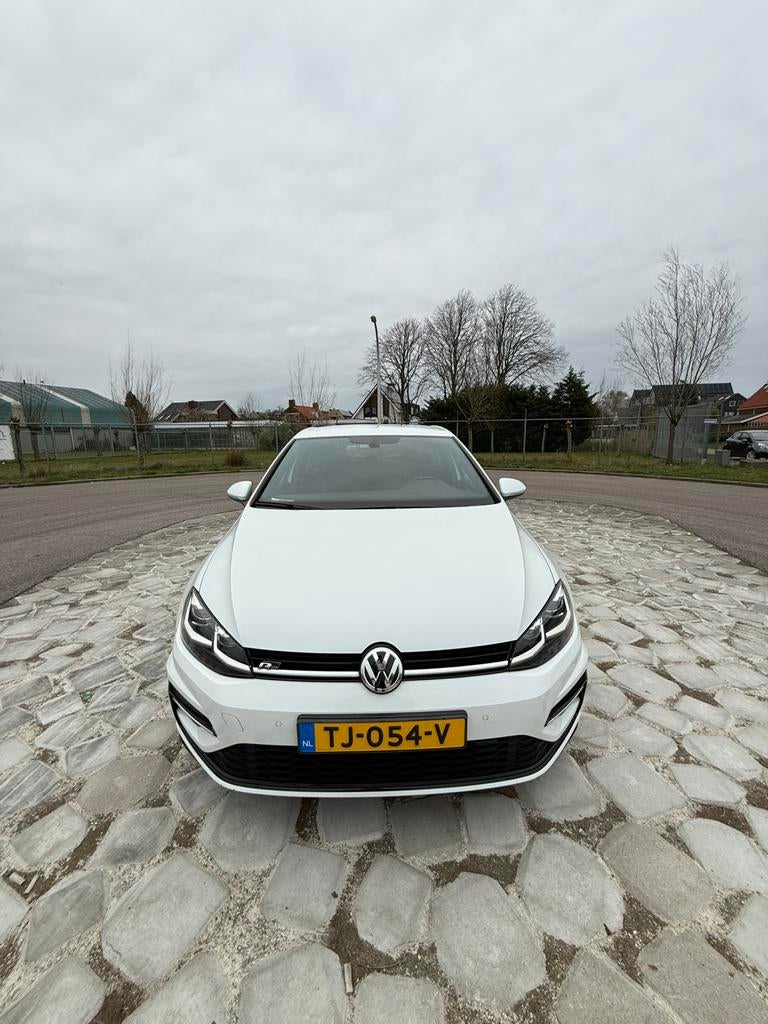 VW Golf 1.0 TSI Highline R | Aut | Navi | Cockpit | Climate, Auto's, Volkswagen, Wit, Origineel Nederlands, 3 cilinders, 1157 kg
