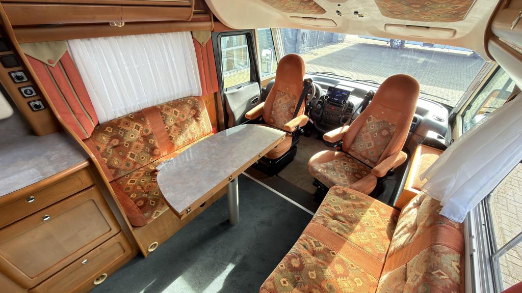 Mooi Met Fransbed De Rapido Le Randonneur 986F '2006 84dkm, Caravans en Kamperen, Integraal, Ringverwarming, Reservewiel, Fiat