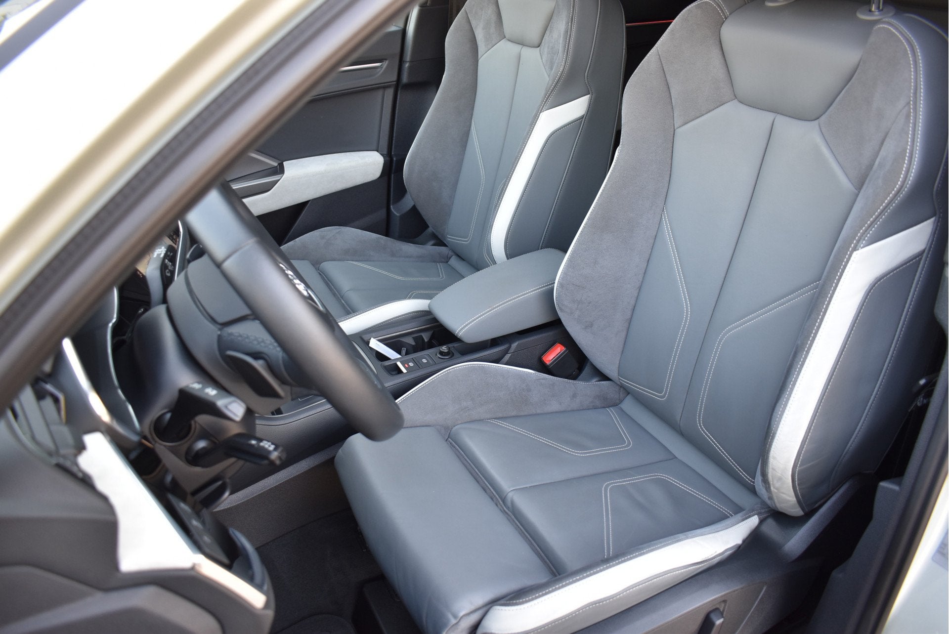 Audi Q3 Sportback 45 TFSI e S-Line 245 Pk Tau Zilver Alle Op, Auto's, Audi, Gebruikt, Euro 6, Grijs, Hybride Elektrisch/Benzine