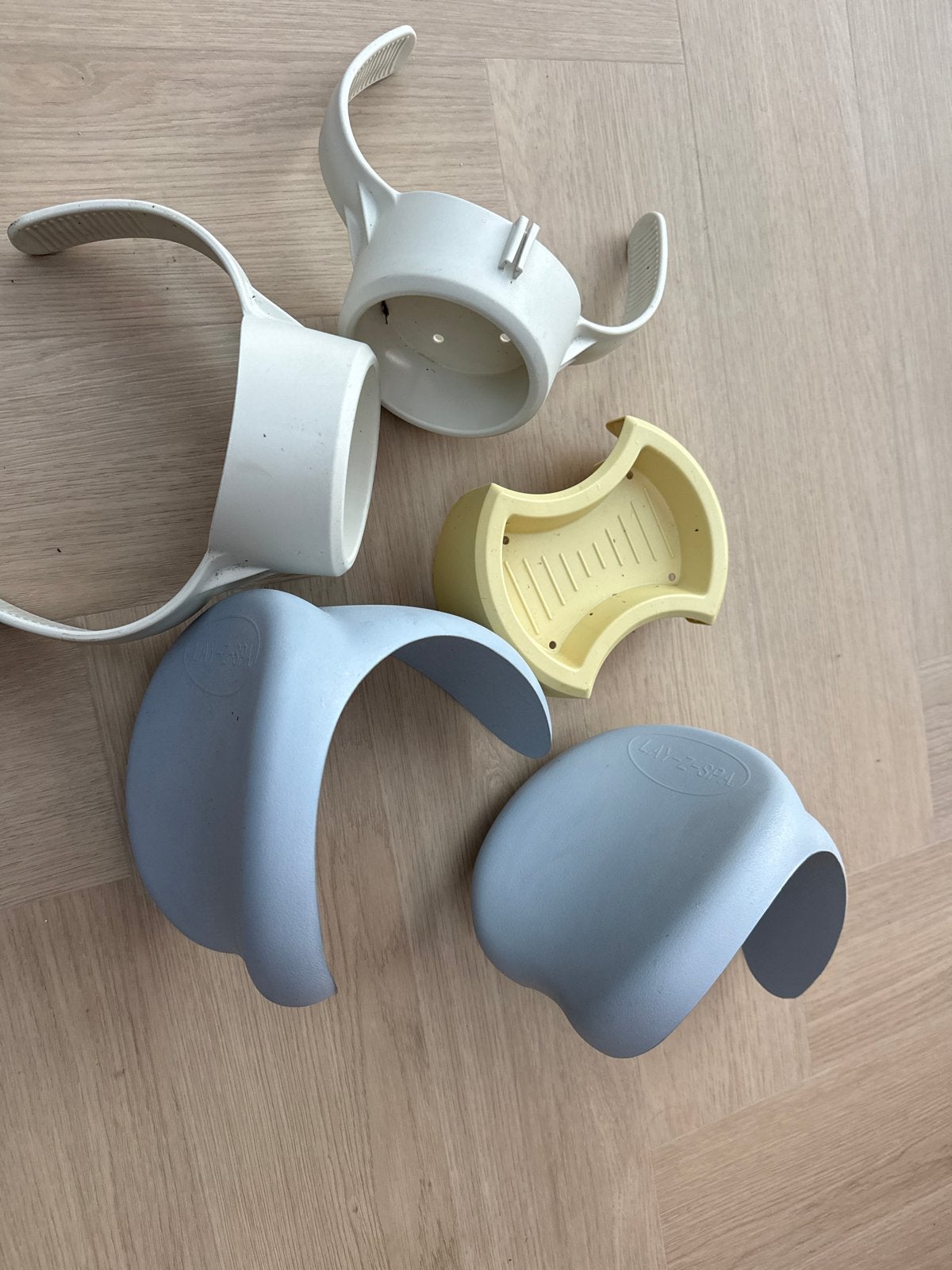 Jacuzzi accessoires: 2 hoofdsteunen en bekerhouders, Ophalen of Verzenden, Gebruikt