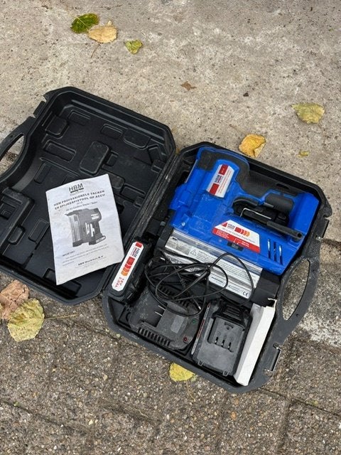 Tacker / spijkerpistool / nietmachine