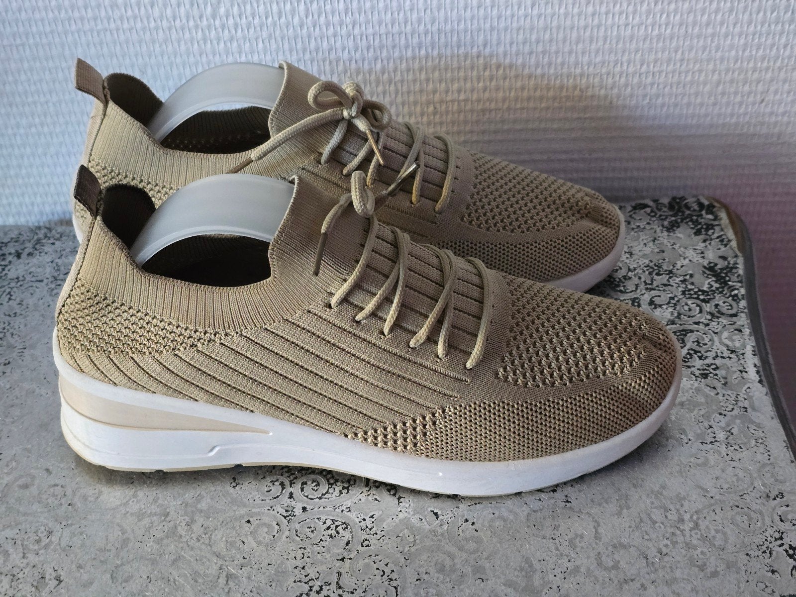 Beige sneakers - Maat 40, Beige, Ophalen of Verzenden, Gedragen, Sneakers of Gympen