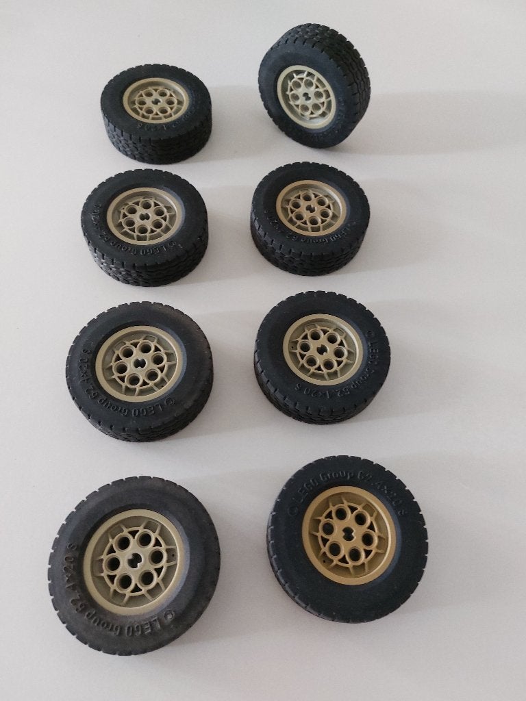 8 technic Lego wielen 62.4x20 verkleurd, Lego, Ophalen of Verzenden, Zo goed als nieuw, Technic