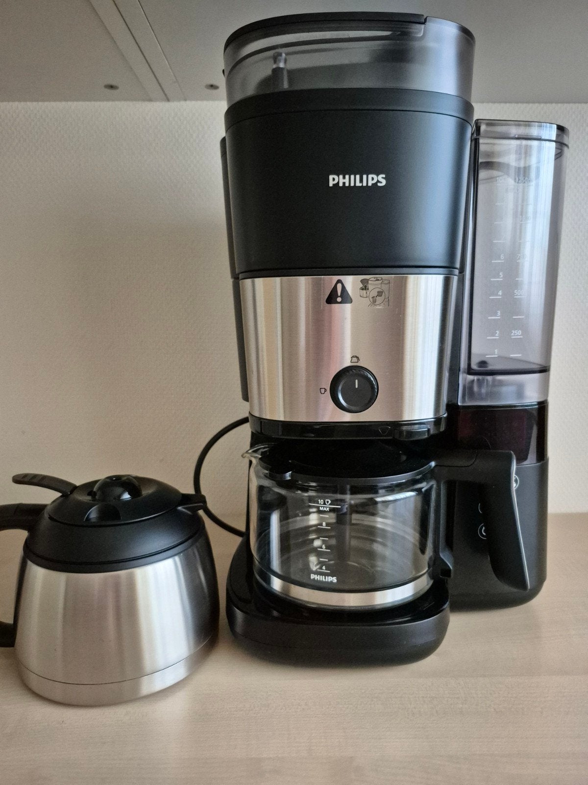 Philips Grind & Brew Koffiezetapparaa, 10 kopjes of meer, Koffiemachine, Zo goed als nieuw, Koffiebonen