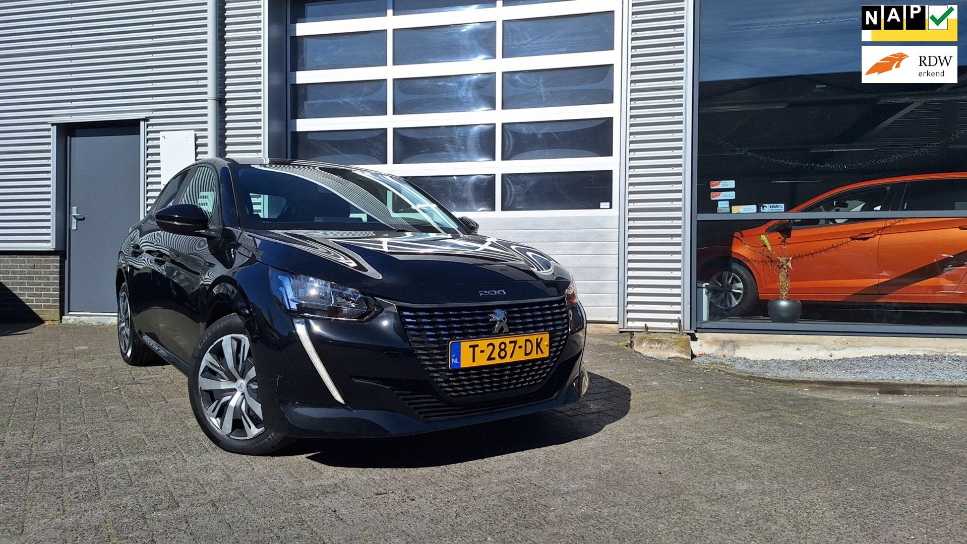 Peugeot 208 1.2 PureTech Active Pack*Automaat*Pdc*Cruise*Nav, Auto's, 101 pk, Gebruikt, Euro 6, Zwart