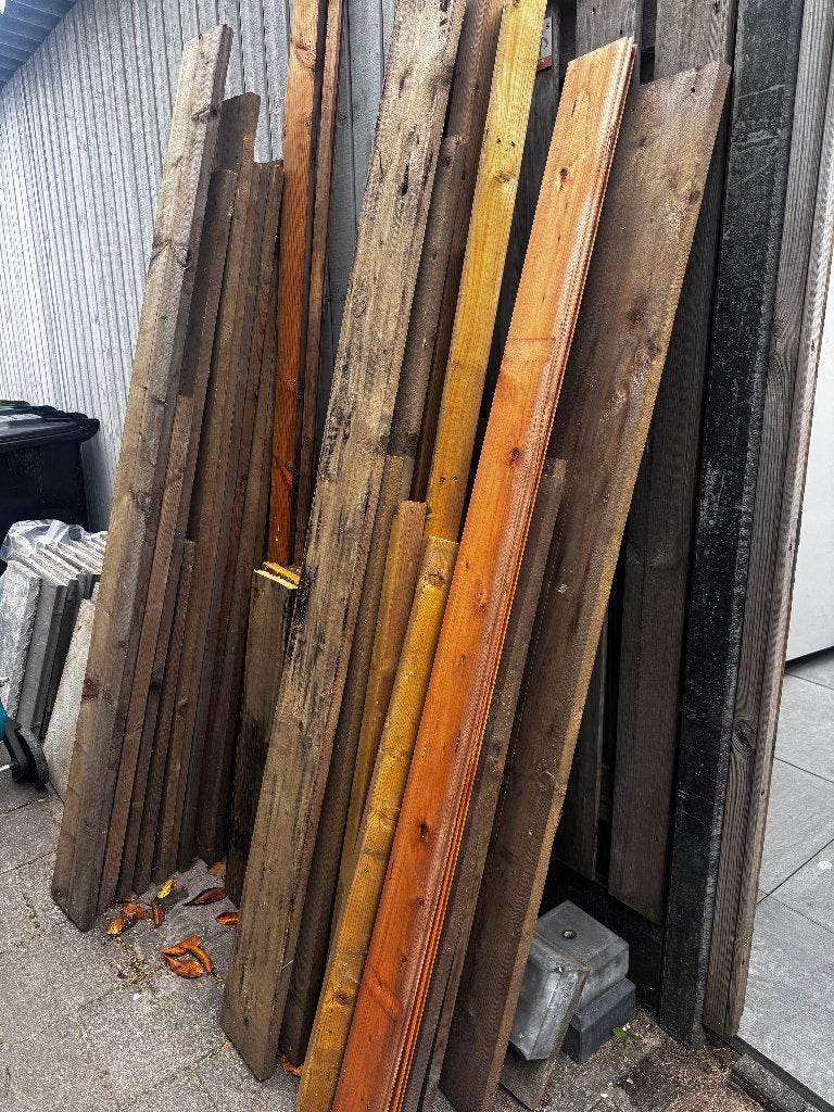 Hout (diverse planken en 3 betonsteunen), Doe-het-zelf en Verbouw, Hout en Planken, Ophalen, Gebruikt, 50 mm of meer, Balk