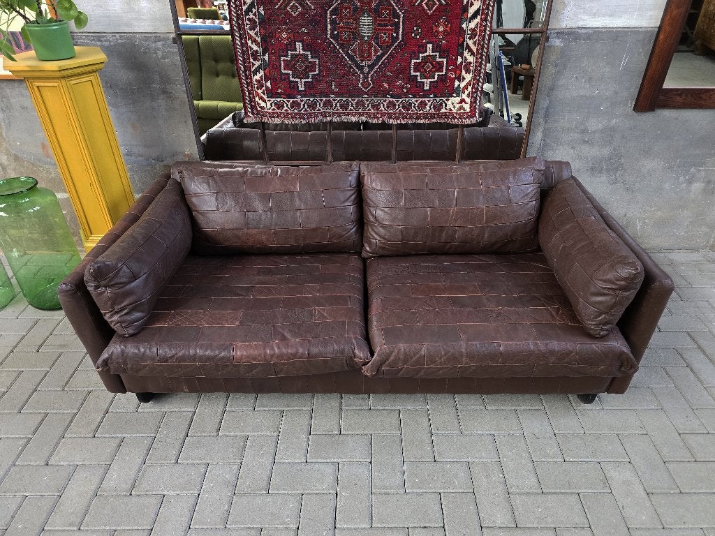 Mid Century Design Bank Bruin | Vintage Leren Patchwork Sofa, Huis en Inrichting, Banken | Bankstellen, Metaal, Gebruikt, 150 tot 200 cm