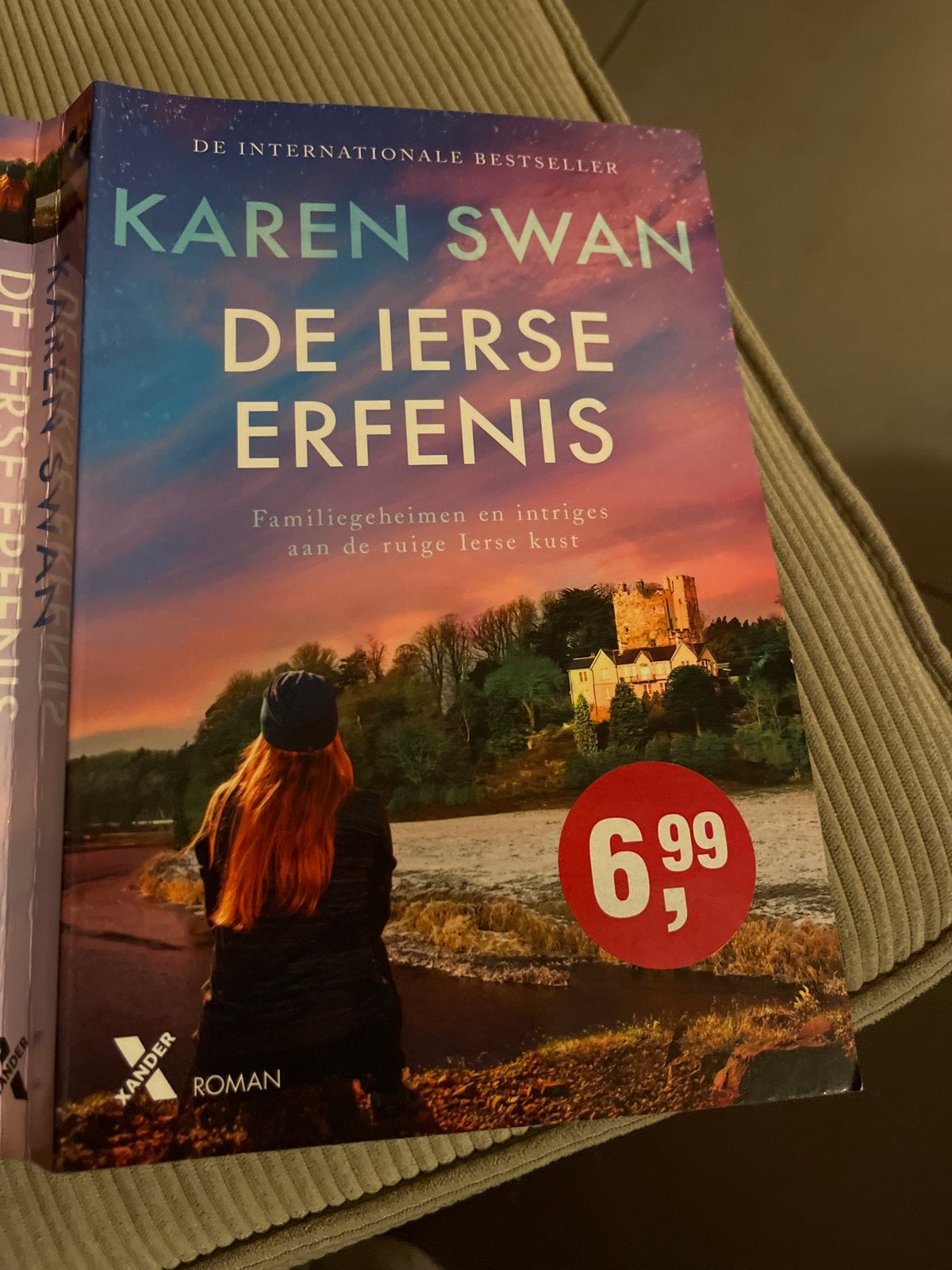 De Ierse Erfenis - Karen Swan (Roman), Ophalen of Verzenden, Zo goed als nieuw, Nederland