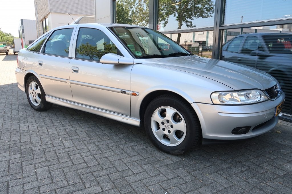 Opel Vectra 1.6-16V Diamond 100 Edition (Unieke auto, unieke, foto 3