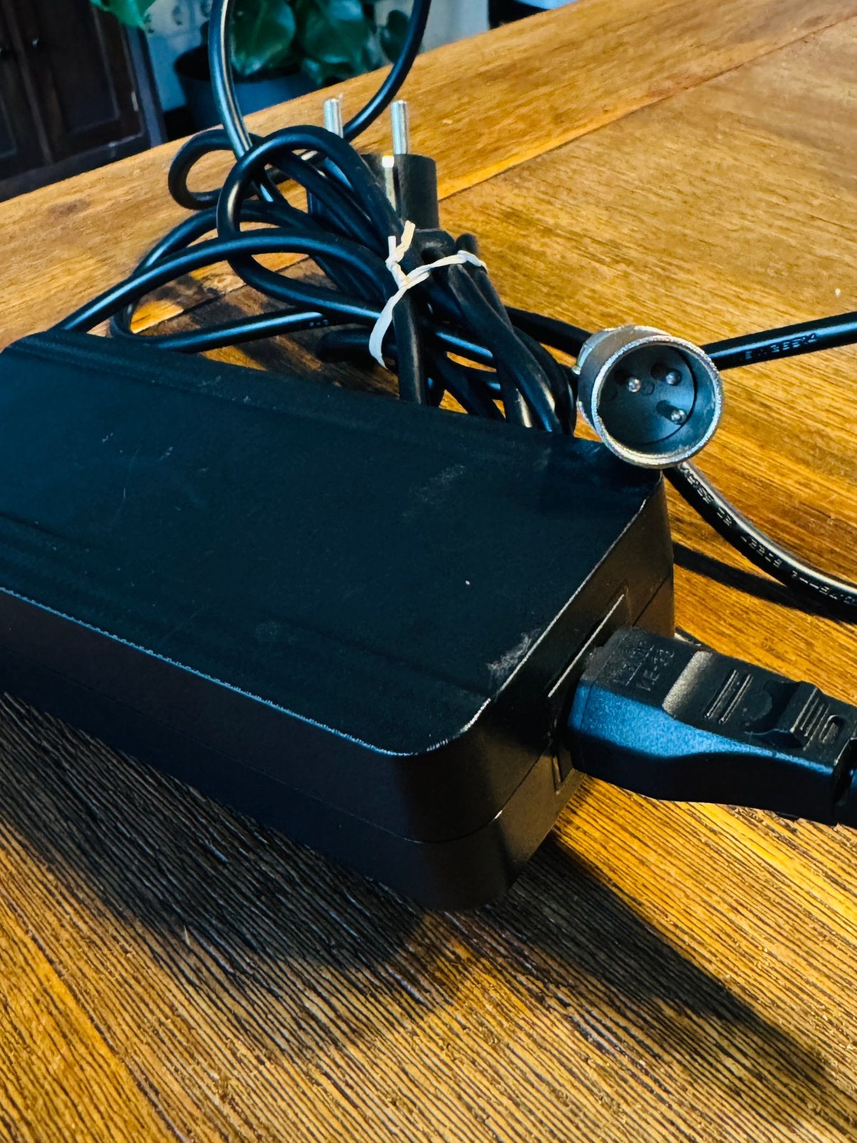 Giant e-bike acculader 29V – 3-pins aansluiting, Ophalen, Zo goed als nieuw