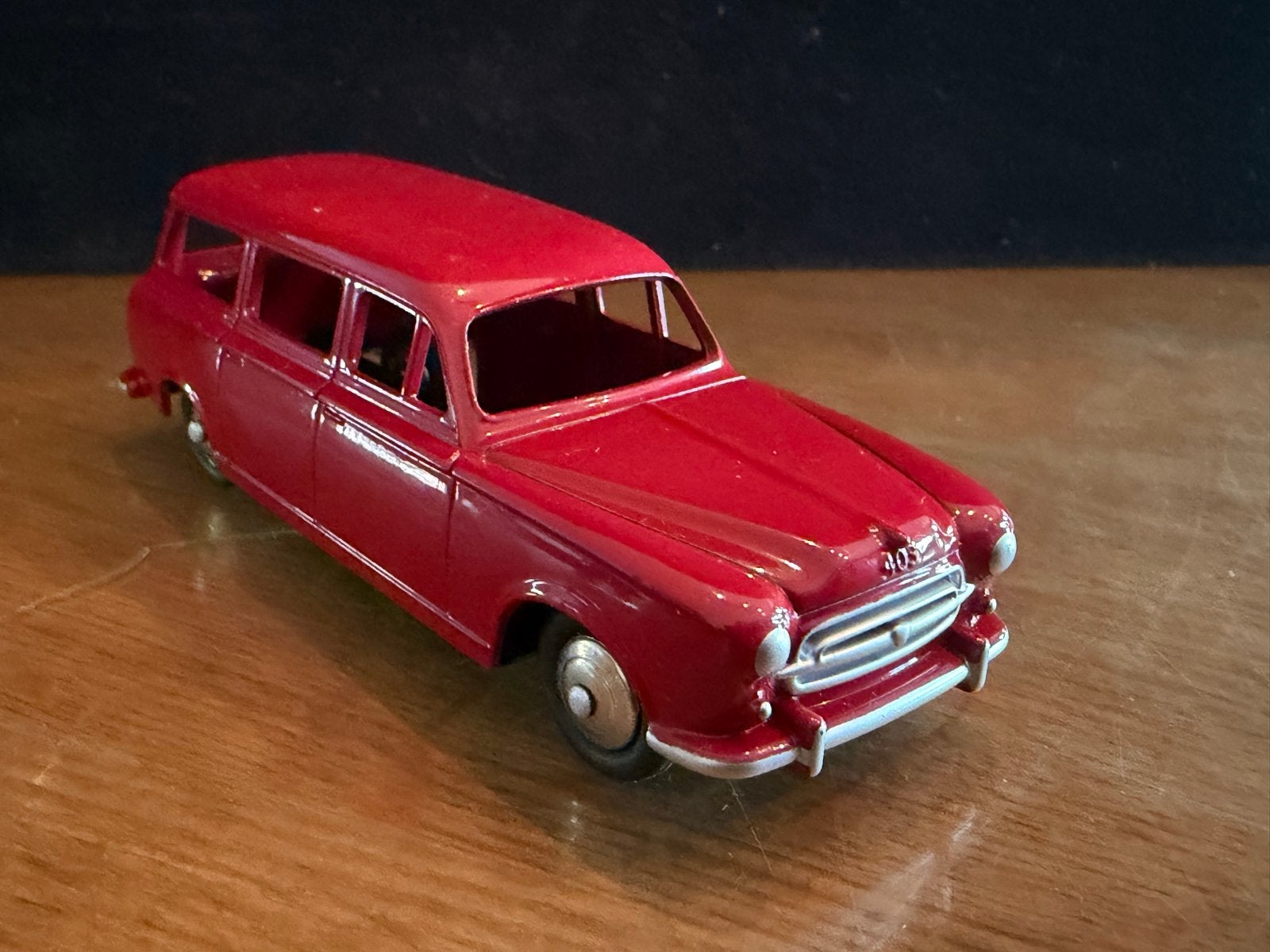 Dinky Toys 403 Peugeot Familiale - Rood (Made in China), Ophalen of Verzenden, Zo goed als nieuw, Auto, Dinky Toys