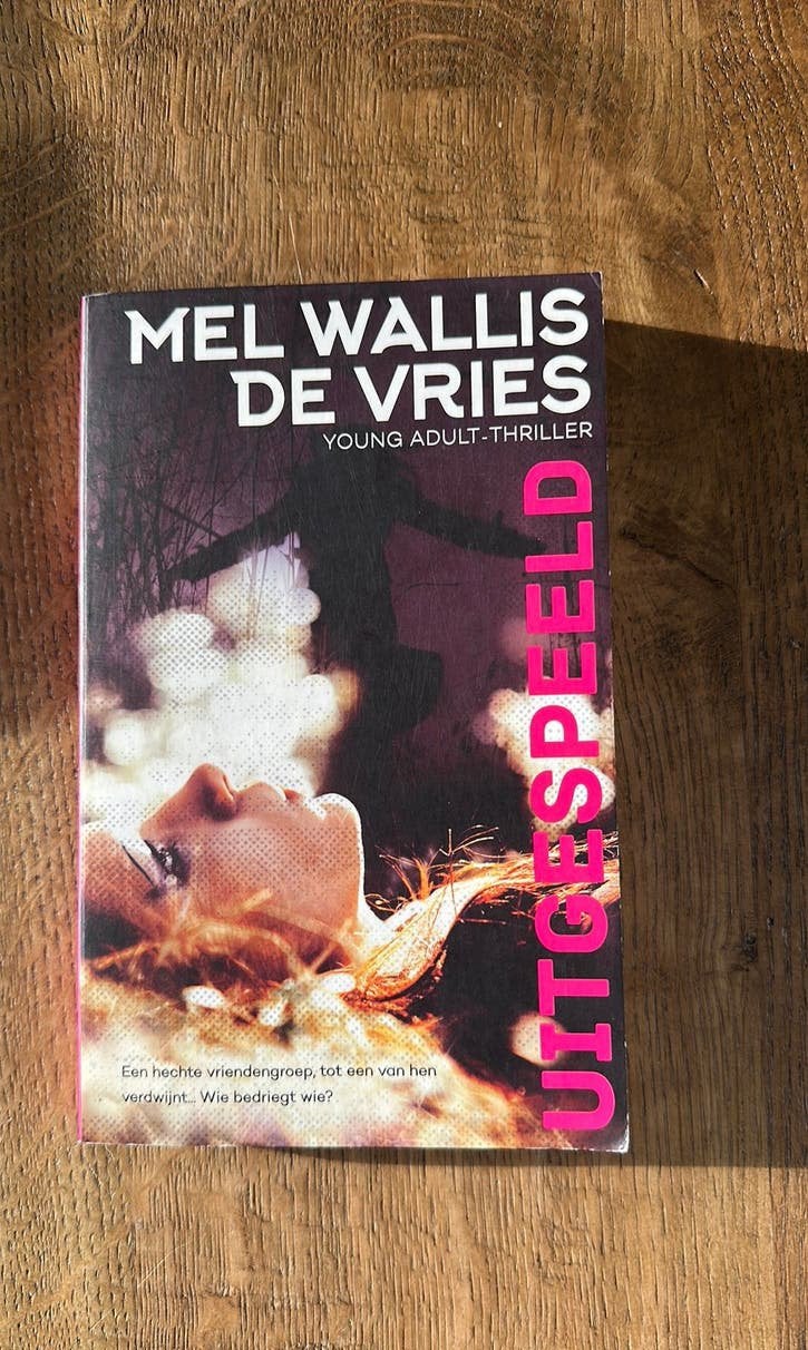 Mel Wallis de Vries - Uitgespeeld, Ophalen of Verzenden, Gelezen, Mel Wallis de Vries