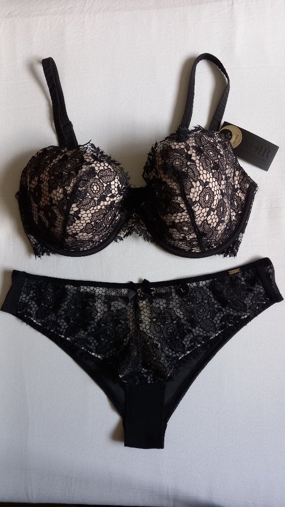Lingerie setje huidskleur met zwart kant BH 80E slip L, Ophalen of Verzenden, Zwart, Setje