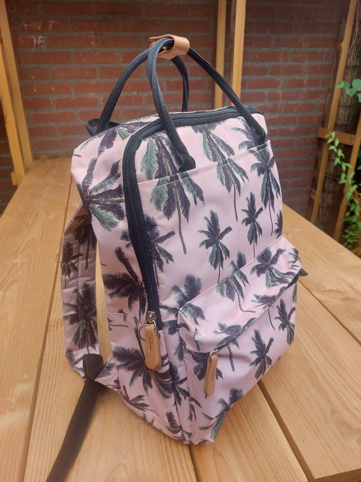 Beagles Rugzak Roze met Palmbomenprint en Laptopvak, Overige merken, Gebruikt, 25 tot 40 cm, Ophalen of Verzenden