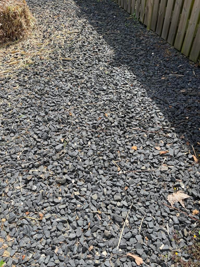 Zwart split, gemiddelde grootte 3 cm, Tuin en Terras, Ophalen, Zo goed als nieuw, Zwart, Split