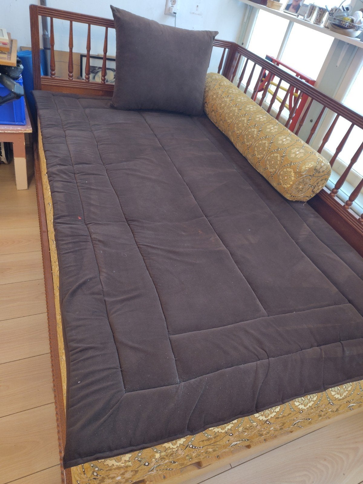 Houten bedbank met spijlen en kussens, Ophalen, Gebruikt, Klassiek, Tweepersoons