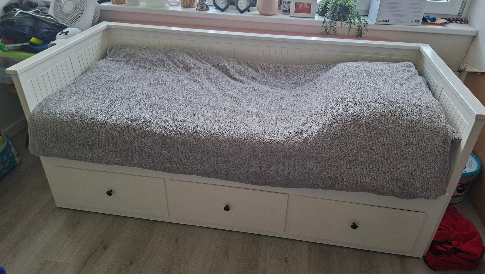 Ikea Hemnes uitschuifbaar bed met lades en 2 matrassen, Huis en Inrichting, Ophalen, Wit, Tweepersoons, 80 cm