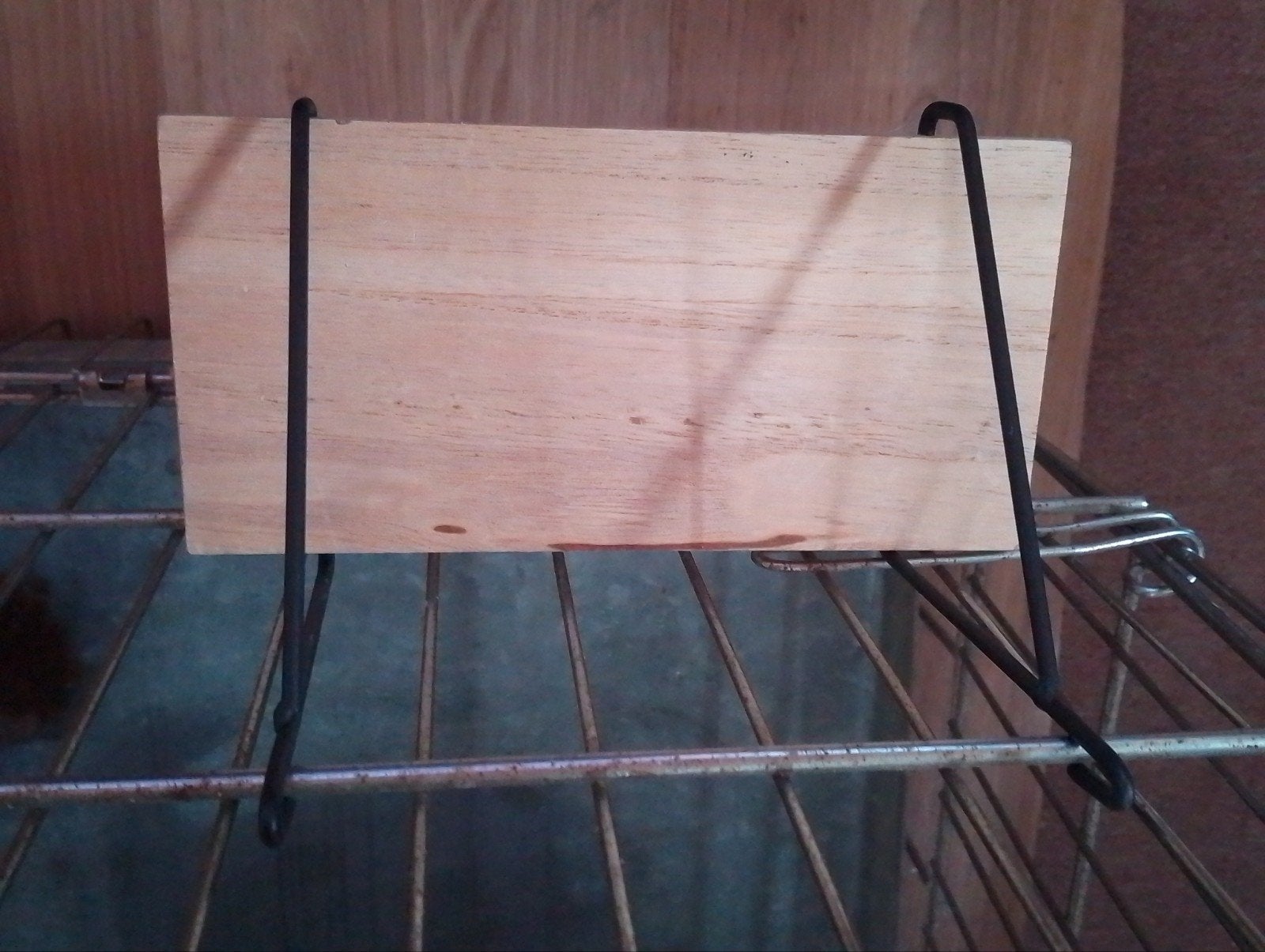 Houten plankje met metalen haken - 10x20 cm, Ophalen of Verzenden, Gebruikt