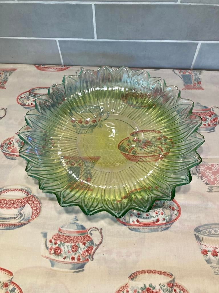 Vintage groene persglas schaal (100326b), Antiek en Kunst, Antiek | Glas en Kristal, Ophalen of Verzenden
