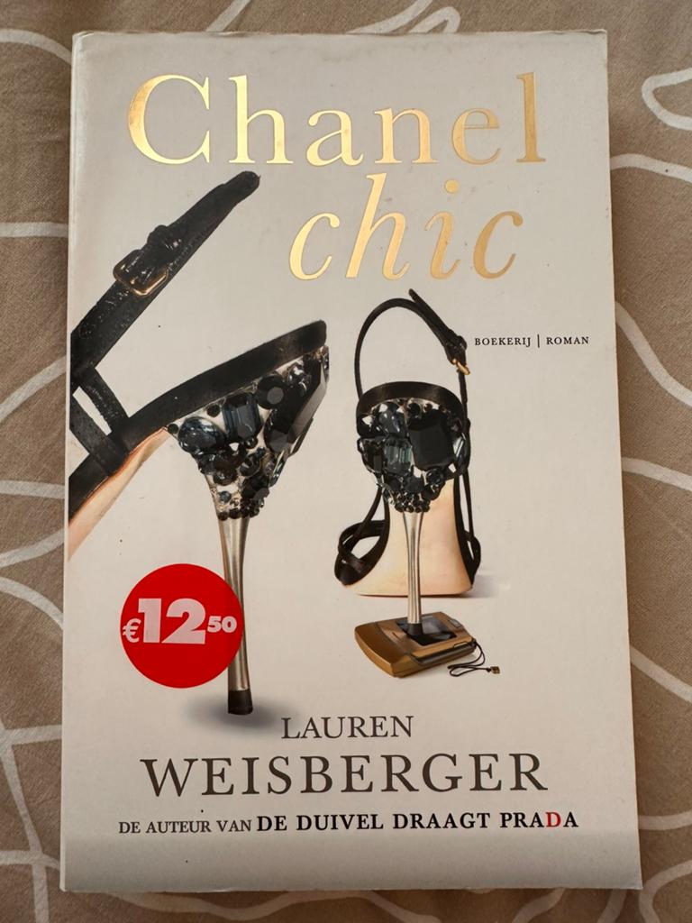 Chanel Chic - Lauren Weisberger (De Duivel Draagt Prada), Boeken, Gelezen, Ophalen of Verzenden, Lauren Weisberger, Amerika
